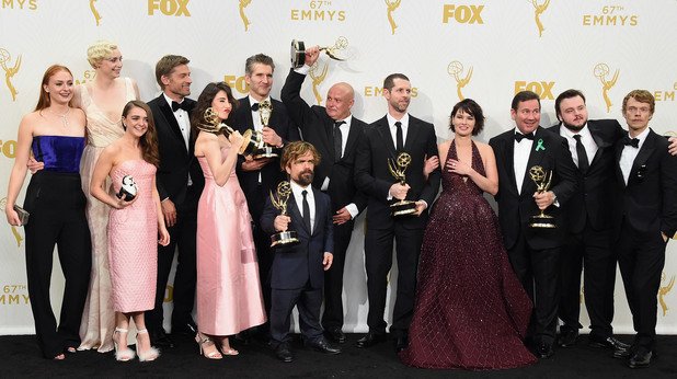 Екипът на Game of Thrones се наслаждава на момента, след като спечели рекордните за една вечер 12 статуетки "Еми"