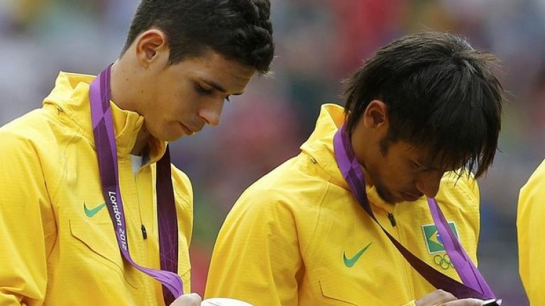 Неймар и Оскар бяха част от олимпиадата и преди 4 години в Лондон. Усилията им не стигнаха за историческа първа титла - във финала Бразилия отстъпи на Мексико. 