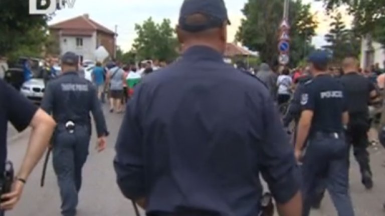 Според съда има достатъчно данни за това, че братята Георги, Асен и Жони Коцеви и четвърти непълнолетен младеж са участвали в побоя като непълнолетният притежавал и нож, но не го използвал.