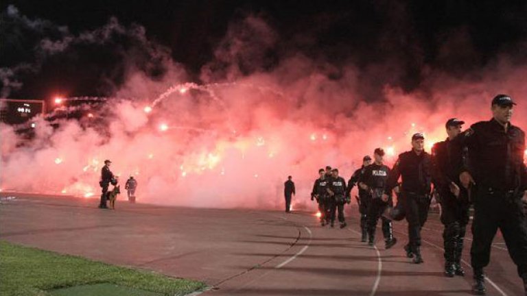 Стадион "Асим Ферхатович-Хасе" ще е препълнен по време на двубоя Сараево - Левски и обстановката на стадиона и в града ще е взривоопасна