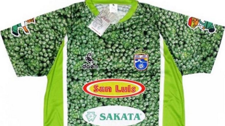 Ето го и в близък план. Но лоша реклама явно наистина няма - фланелките бяха приети с насмешка, но са хит в интернет аукционите и се търсят от колекционери от цял свят.