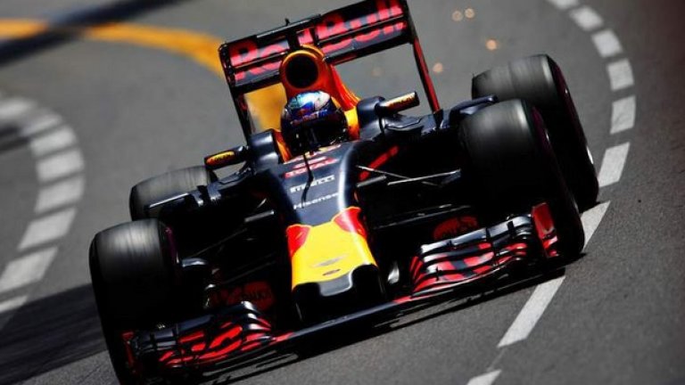 С новия мотор на Renault Рикардо записа най-добро време в първите свободни тренировки в Монако