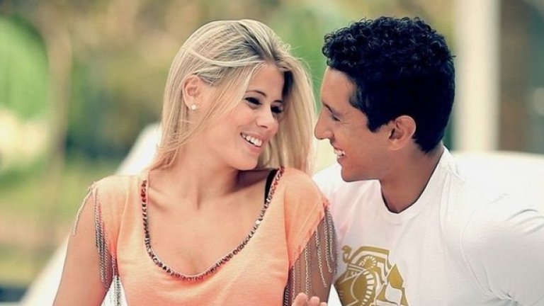 Карол Кабрино (Маркиньос)

Тя е млада бразилска певица. Запознават се с футболиста в социалните мрежи и скоро си уреждат среща. Описват любовта си като такава от пръв поглед.