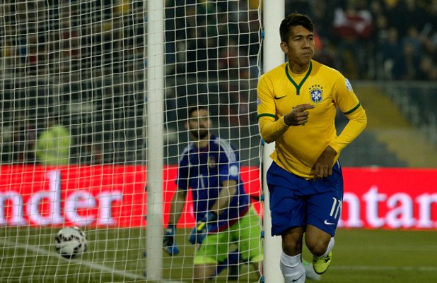 7. Фирмино прави дебюта си за националния отбор на Бразилия на 12 ноември 2014 г. и отбелязва първия си гол за Селесао само шест дни по-късно – срещу Австрия. Вече има четири гола за страната си в девет изиграни мача.