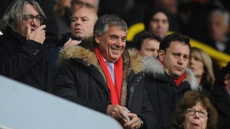 10. Дейвид Дийн
Бившият вицепрезидент на Арсенал има място в десетката заради приноса му да превърне клуба във водеща сила. Той е силен глас и в европейския футбол.
Но главната причина да е тук е следната - Дийн бе един от "Бандата на петимата", които седнаха да преговарят с ITV за правата на Висшата лига и са архитектите на нейното създаване. Другите бяха Мартин Едуардс от Манчестър Юнайтед, Фил Картър (Евертън), Ноел Уайт (Ливърпул) и Ървин Сколар (Тотнъм). Тези пет клуба проектираха Висшата лига, а Дийн бе моторът.