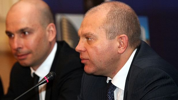 Председателят на Управителния съвет на VTB Capital и българинът Атанас Бостанджиев, изпълнителен директор на лондонския офис на компанията, обявиха, че договорът с Левски вече е факт