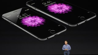 Apple Inc. Reveals Bigger-Screen iPhones Alongside Wearables