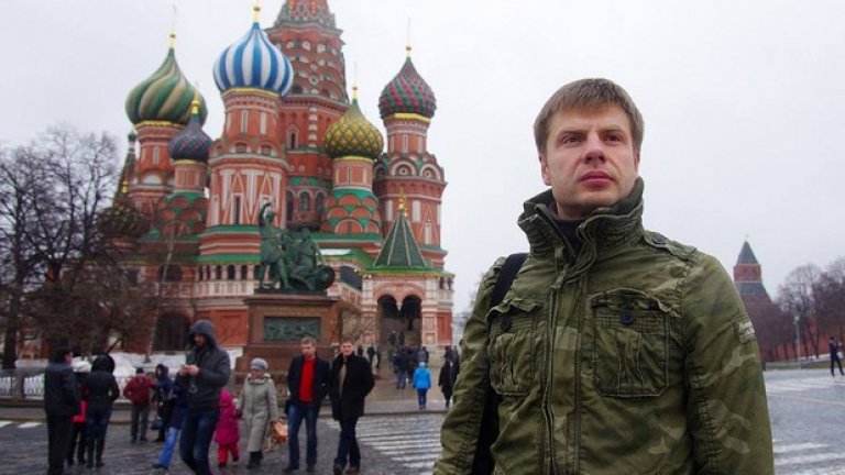 "Задържа ме полицията. Качиха ме в арестантска кола, взеха ми паспорта. После ми върнаха паспорта, свалиха ме от колата и ме удариха...", пише депутатът