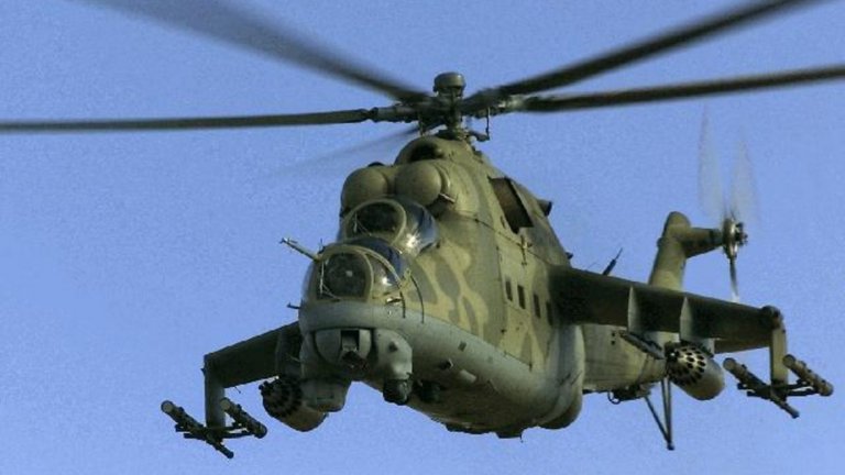 Военен хеликоптер Ми-24 е повлякъл мъжа на пистата