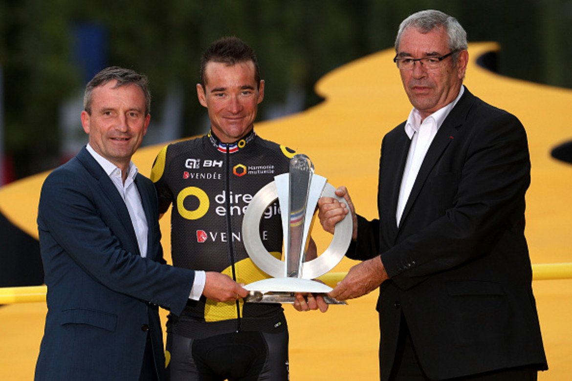  1. Емблематичният френски колоездач Томас Воклер сложи край на кариерата си в последния етап до Шанз-Елизе  След 17 години в колоната, 4 етапни победи, едно 4-то място през 2011 г. в Тура и една спечелена фланелка на червени точки, 38-годишния Воклер приключва кариерата си като любимец на френската публика.  След края на последния етап той беше поканен от организаторите на подиума и за последен път обра овациите на публиката.