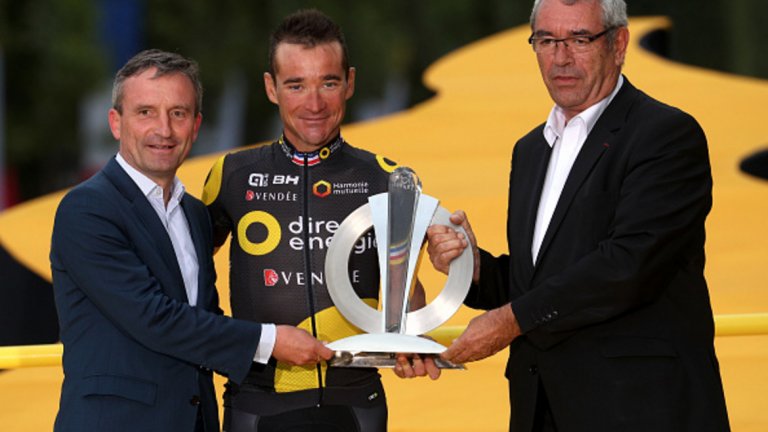  1. Емблематичният френски колоездач Томас Воклер сложи край на кариерата си в последния етап до Шанз-Елизе  След 17 години в колоната, 4 етапни победи, едно 4-то място през 2011 г. в Тура и една спечелена фланелка на червени точки, 38-годишния Воклер приключва кариерата си като любимец на френската публика.  След края на последния етап той беше поканен от организаторите на подиума и за последен път обра овациите на публиката.