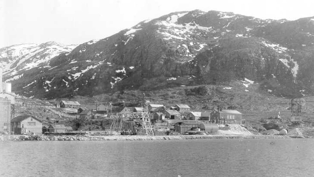 Cryolite_mine_ivgtut_greenland
