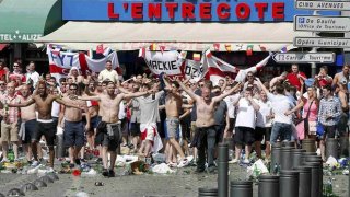 Англичаните обичат да се хвалят, че са изкоренили организираното хулиганство. И е така – изкоренили са това на собствените си стадиони.