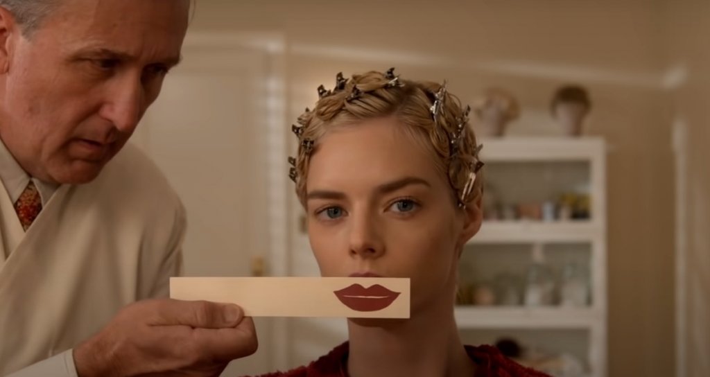 Hollywood
Гледаме в: Netflix
Епизоди: 7
Премиера: 1 май
Новият проект на продуцента Райън Мърфи отвежда зрителите в Холивуд след Втората световна война, за да даде няколко уникални и различни погледи зад кулисите на Меката на американското кино. Фокус са неравенството и предразсъдиците между половете, расите и хората с различна сексуалност, както и опитите на героите да сбъднат мечтите си и да пренапишат холивудската история.