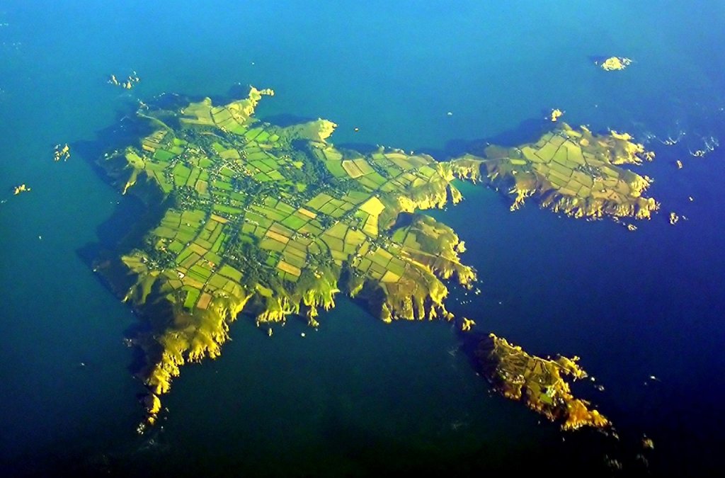 1280px-Sark-aerial
