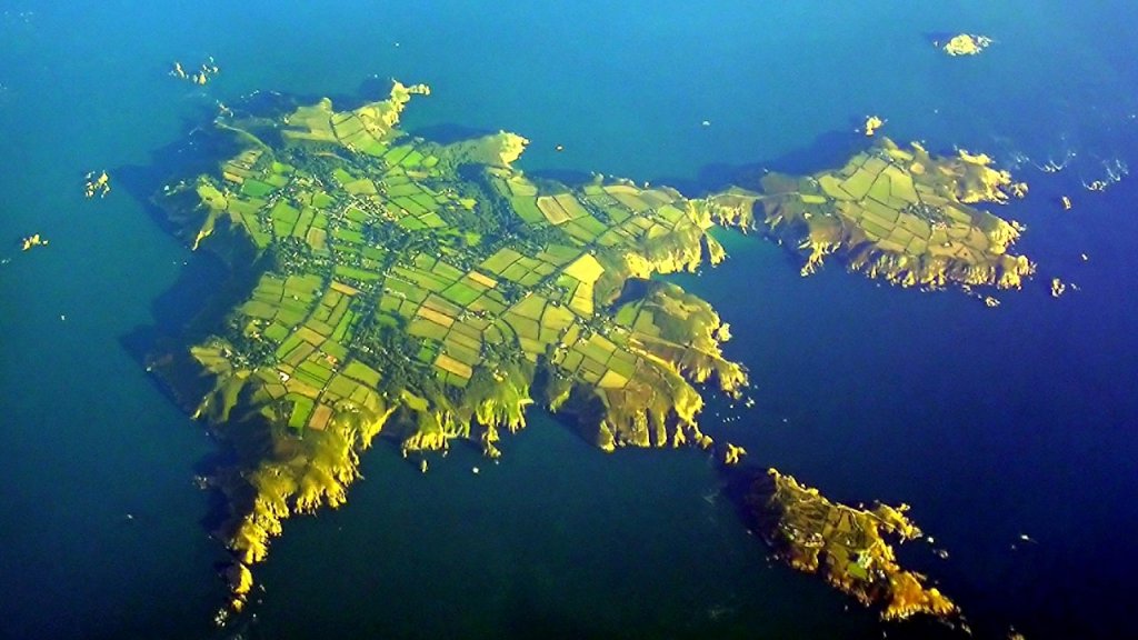 1280px-Sark-aerial