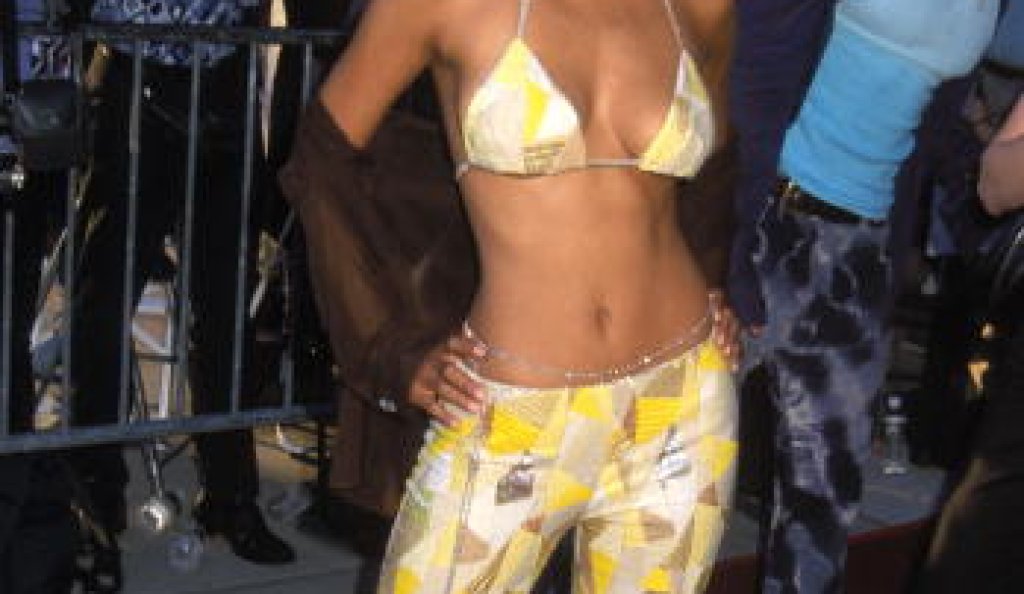 9. Учила е журналистика в колеж в Кливлънд, преди да зареже тази си мечта и да се захване с актьорската професия.