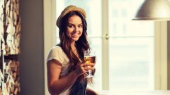 Пет истини за жените, които обожават свежестта на пивото