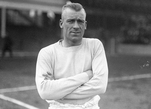 Ерик Бруук, Манчестър Сити - 177 гола
Играе за "гражданите" в периода 1928-1939. Бруук се отличава със своята универсалност и освен голмайстор на тима, понякога застава и на вратата. Това би се харесало на Гуардиола.