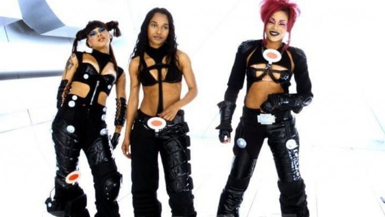 TLC - No Scrubs
Още през 1999-а триото TLC възпя досадниците, занимаващи жените и прекрачващи границите на доброто поведение. Изводът им - една мечта за свят без противни малки хора (в чисто душевен план). Все още си звучи актуално.