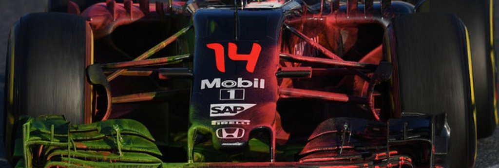McLaren се отлепи от дъното и вече е в средата на колоната