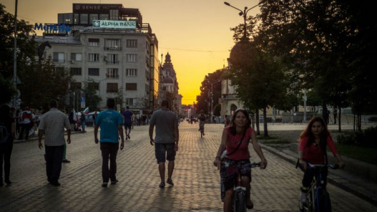 София сменя жълтите павета с нови