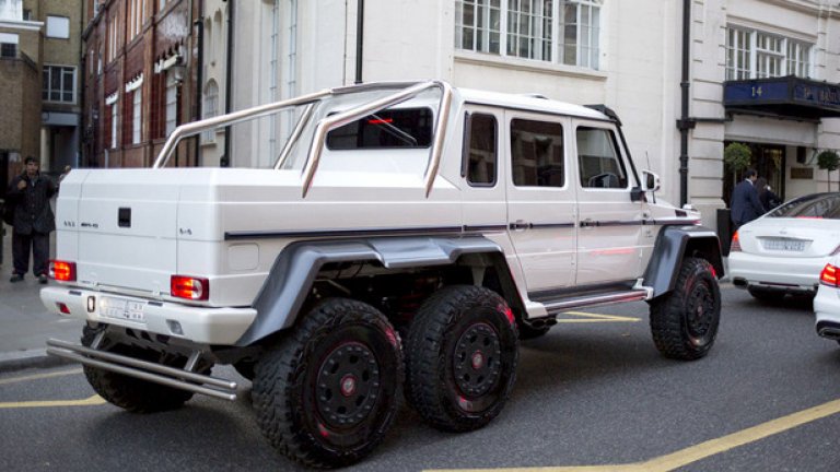 Mercedes-Benz G63 6x6, чиято цена във Великобритания е 380 000 лири