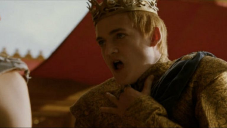 Всички мразят Джофри, освен Джордж Р.Р. Мартин
Преди Рамзи Болтън да се появи в трети сезон, Джофри Баратеон беше най-мразеният герой в сериала. Ирландският актьор Джак Глийсън върши толкова добра работа в ролята на садистичния малък крал, че Мартин му пише: „Поздравления за прекрасното изпълнение, всички те мразят!"