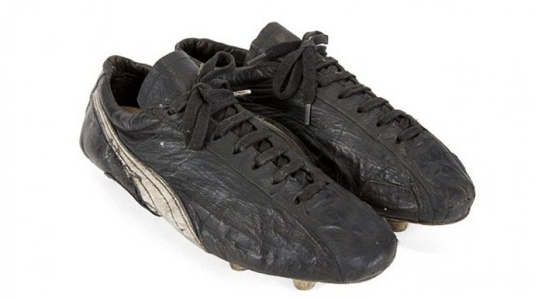 Футболни обувки Puma, с които Пеле е участвал в официален мач, който обаче не е датиран