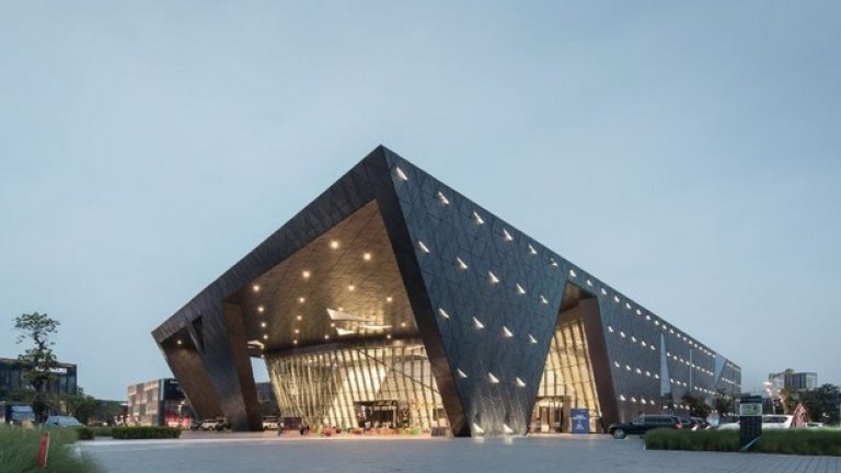 Qianhai International Convention Center в град Шензен, Китай от студио Shenzhen Huahui Design - номинация в категория "Граждански и общностни сгради"