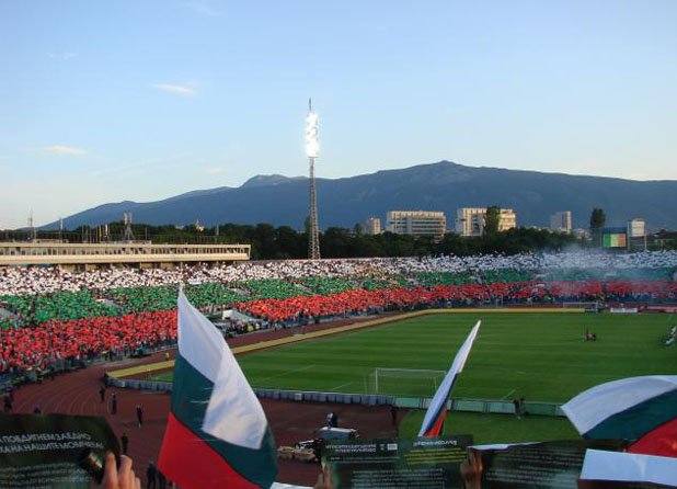 Стадион "Васил Левски" е изглеждал така доста пъти в историята. Отборът ни заслужава такава подкрепа и във вторник.