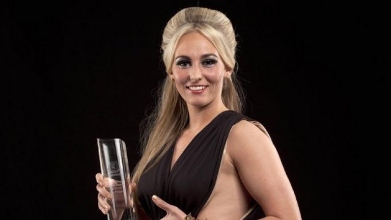 Тони Дъган
Тони нарече „абсурдни” информациите, че е имала връзка с колегата си от Манчестър Сити Серхио Агуеро, след което продължи да гради бляскавата си футболна кариера. Скоро и в Англия дамите ще ритат пред пълни трибуни.