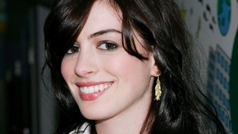 6. Ан Хатъуей в "Черният рицар: Възраждане" (2012)  В най-добрия от филмите за Батман, Ан Хатъуей играе Жената котка. Първоначален приблизителен бюджет: 250 млн. долара. Световен приход: 1,08 млрд. долара. Добавен световен приход: 1,1 млрд. долара