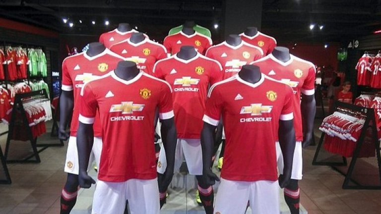 Така изглежда мъжкият екип в магазина