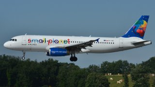 Airbus_A320-200_Small_Planet_Airlines_(Poland)_(LLP)_SP-HAC_-_MSN_739_(9645957043)
