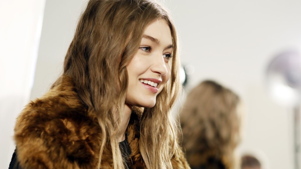 Fendi - Backstage - Milan Fashion Week Fall/Winter 2017/18