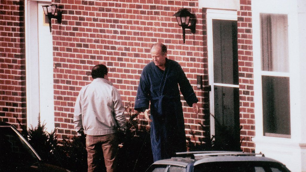 1280px-FBI_surveillance_photograph_of_James_J._Bulger_(r.)_and_Stephen_Flemmi_(l.)