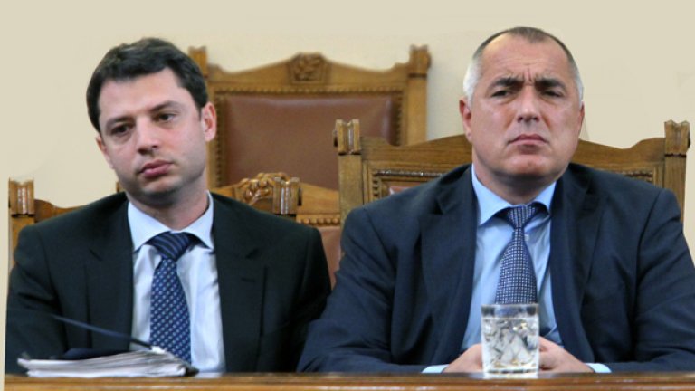 Министърът на икономиката, енергетиката и туризма Делян Добрев обеща договорите за приватизация на електроразпределителните дружества да бъдат разсекретени