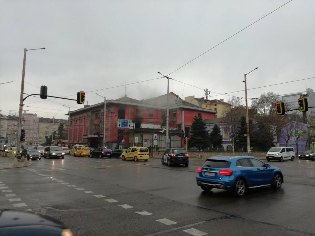 Гори покривът на Син Сити