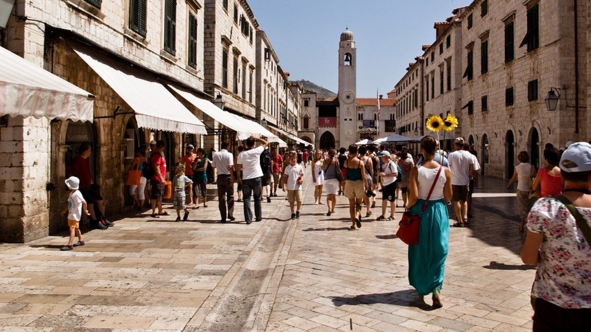 В Дубровник затвориха повечето сергии за сувенири и ограничиха круизните кораби