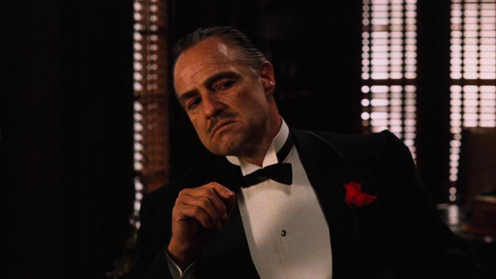 Дон Вито Корлеоне от \"The Godfather\" 
Няма как. Въпреки че синът му Майкъл Корлеоне е в центъра на целия франчайз, Дон Вито си остава най-големият гангстер в историята на киното!