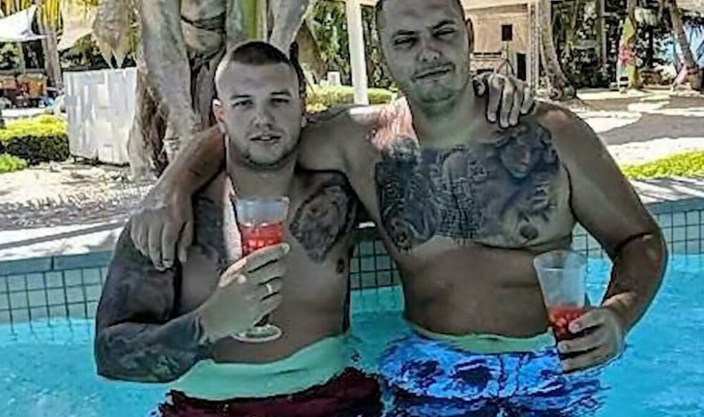 Шок от Белград: Сръбска телевизия показа как фенове на Партизан обезглавяват свои (18+)