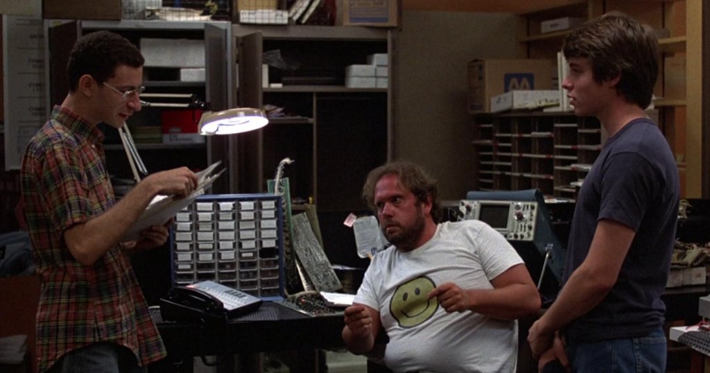 "Военни игри" (1983 г.)
Филмът излиза цяло десетилетие преди интернет да стане нещо популярно, но още тогава ни показва какво е бъдещето на хакерските атаки и какви опасности носят те.
В екшъна с Матю Бродерик става въпрос за младеж, който по случайност прониква в система на военен суперкомпютър, програмиран да симулира, предвижда и изпълнява ядрени атаки срещу Съветския съюз.