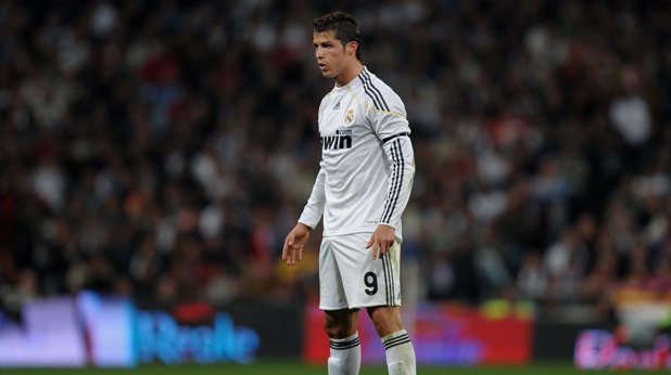 ...а в Мадрид могат да си украсят Кристиано Роналдо, за да си повдигнат малко настроението