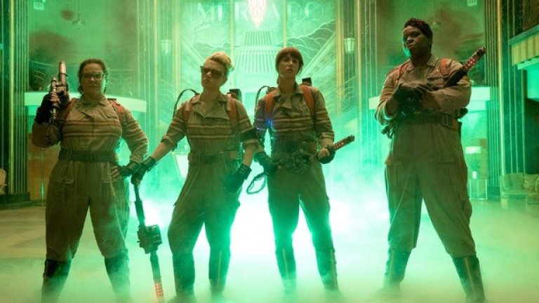 Ghostbusters
15 юли
Женски вариант на обичания филм от 80-те, в който ще блестят Мелиса Макарти, Кристен Уийг и Крис Хемсуърт, а Бил Мъри, Сигърни Уивър и Дан Акройд са получили епизодични роли. В екшън комедията се хвърлят огромни ресурси и тя безспорно е сред най-очакваните филми на 2016 г., дори да е само благодарение на многобройните фенове на първата част. 
Ако стане хит, новият „Ловци на духове“ може да даде началото на редица подобни римейкове с жени в главните роли – за добро или за зло.