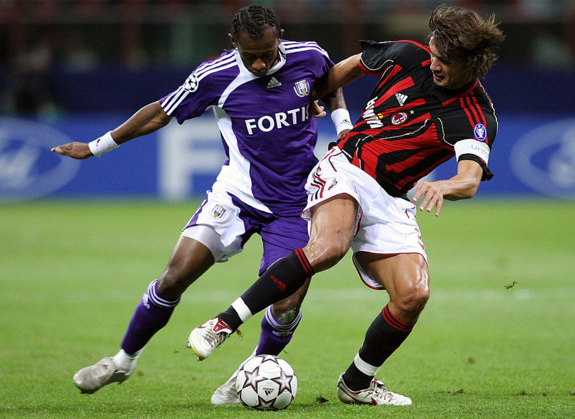 Мохамед Тчите - 2007 (Андерлехт)
Роден е в Бурунди, но почти цялата му кариера премина в Белгия. През 2007 г. бе привлечен от испанския Сантандер, където прекара три сезона.