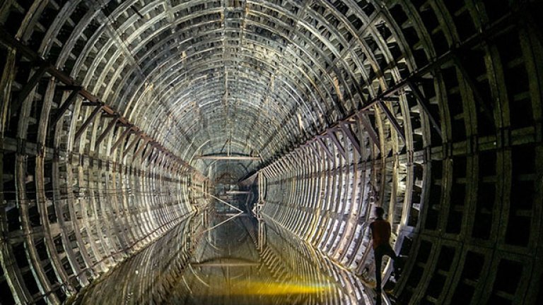 Един затворен тунел от метрото в Киев, Украйна