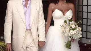 30-те години разлика във възрастта не пречат на актьора и той сключи брак с модела Тина Кунаки