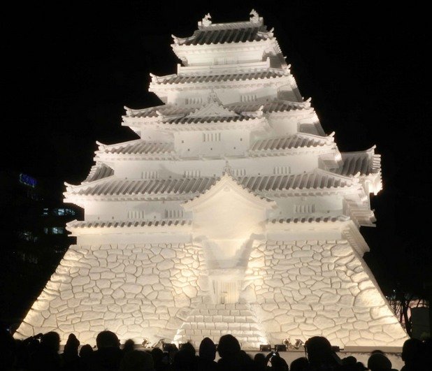 Снежният фестивал (The Sapporo Snow Festival) в Япония се провежда всеки февруари и продължава 7 дни