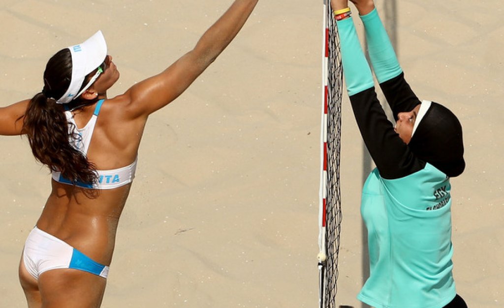 Когато Елгобаши дебютира на игрището за плажен волейбол в Копакабана в неделя, тя не бе запомнена само с факта, че е част от първия отбор, представляващ Египет на олимпийско ниво в тази дисциплина